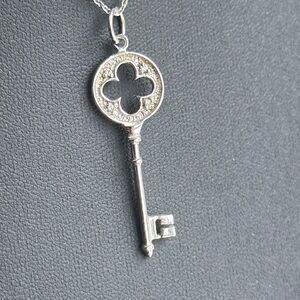 Sterling Silver Necklace w Key Pendant 17.5”